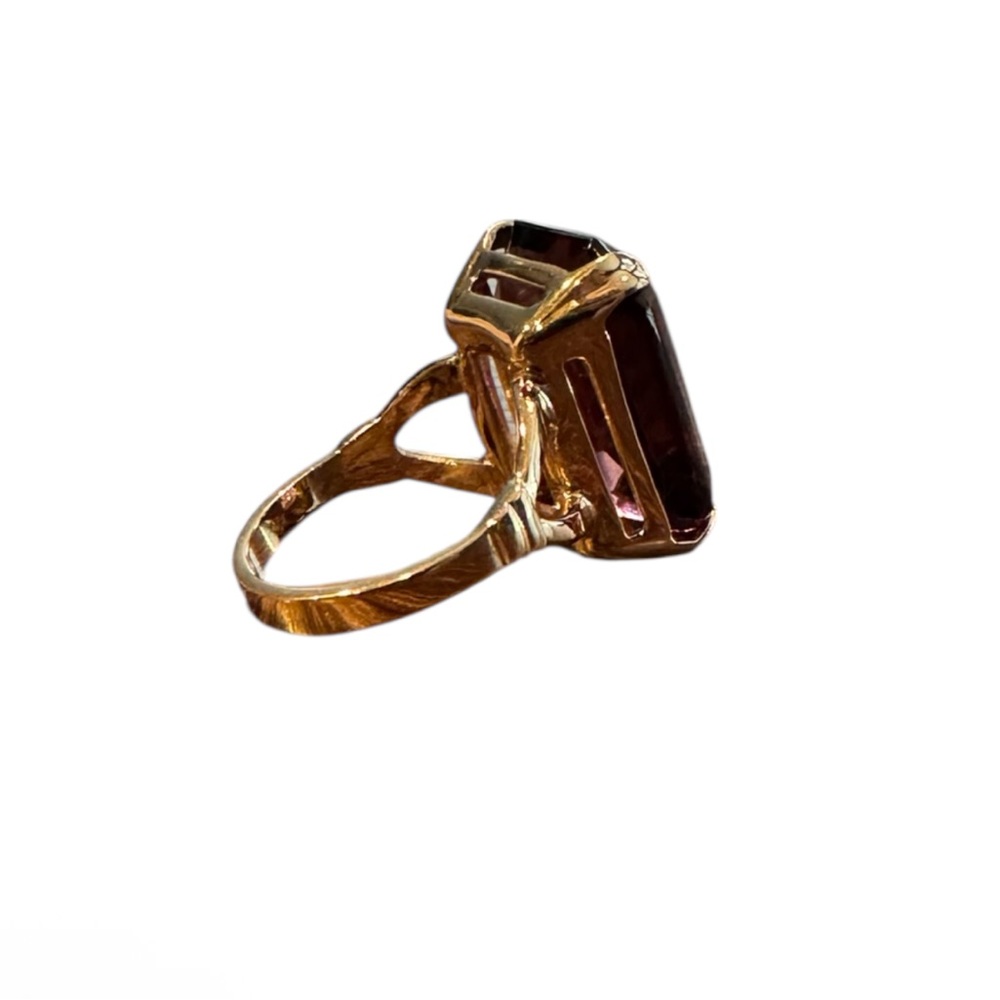 Avon Gold Ring with Rich Purple Gemstone vintage, sz 6.5 - Picture 2 of 4